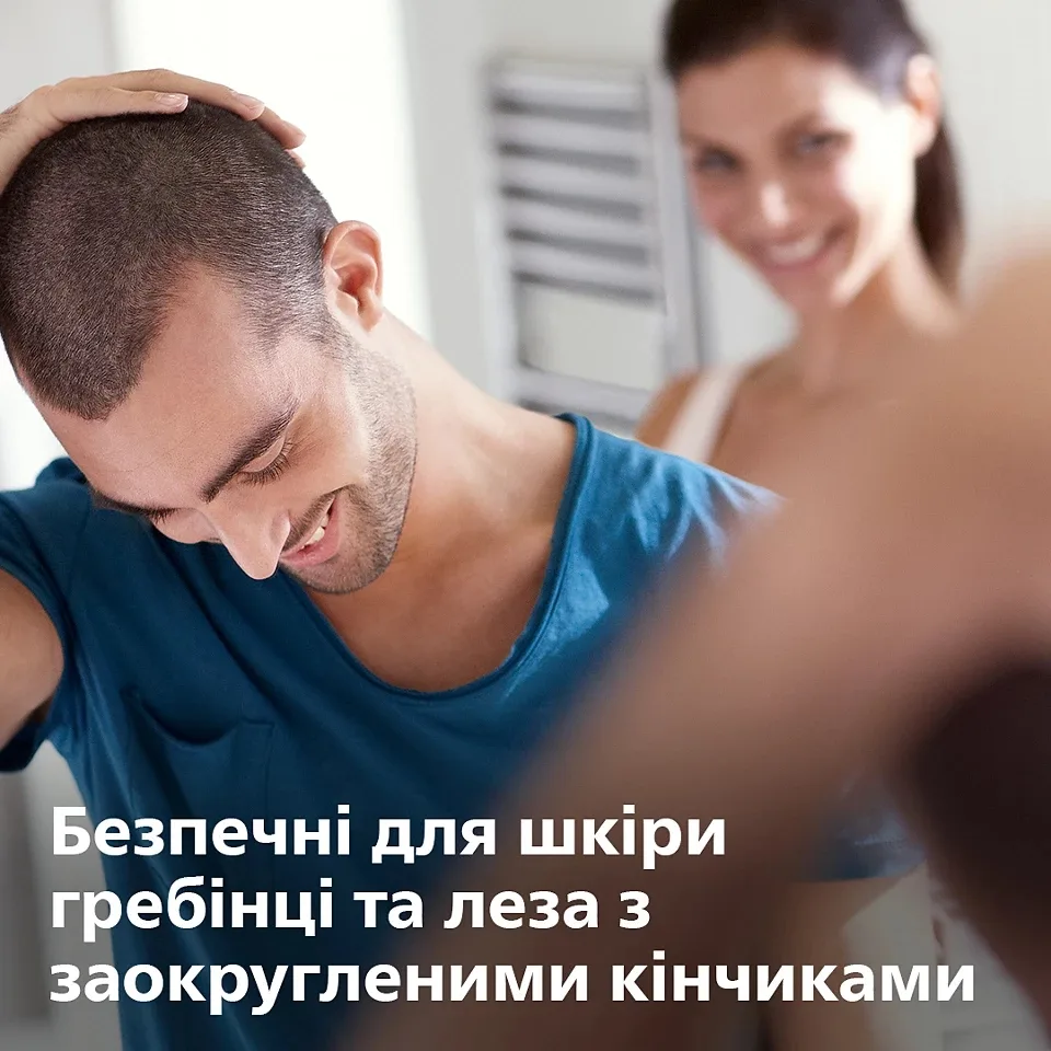 Акумуляторна машинка для стрижки Philips з роторним мотором, виготовлена зі сталі, сріблястого кольору.