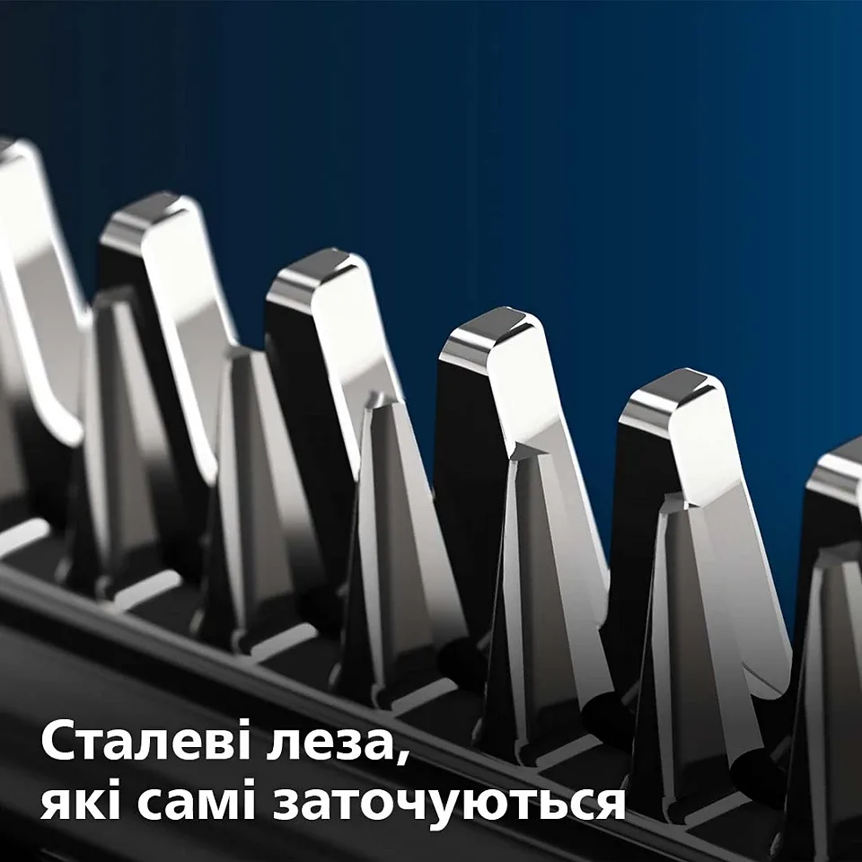 Акумуляторна машинка для стрижки Philips з роторним мотором, виготовлена зі сталі, сріблястого кольору.