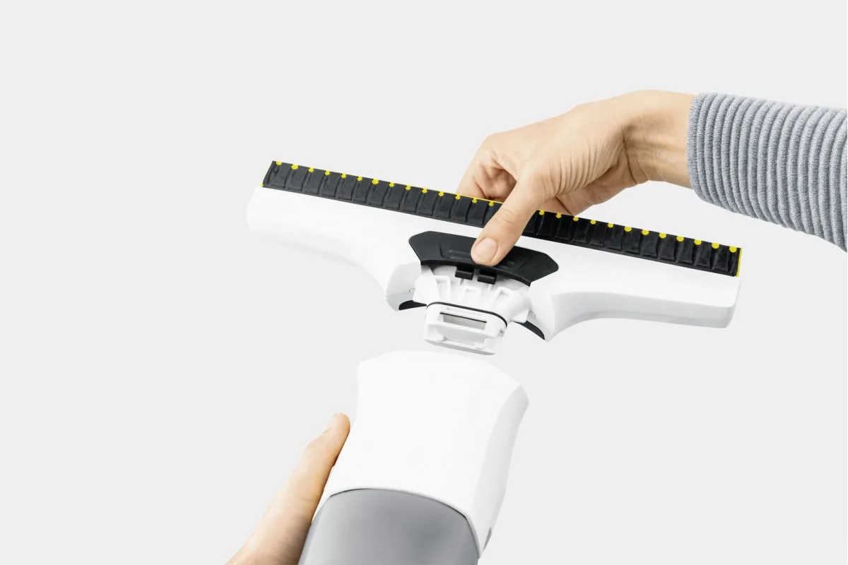 Віконний пилосос Karcher WV 6 Plus, об'єм води - 0.15 л, автономна робота до 100 хв, вага - 0.76 кг, білий.