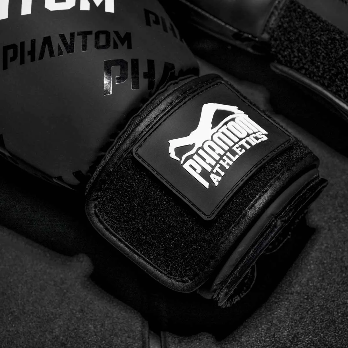 Боксерські рукавиці Phantom PU 12 унцій чорні