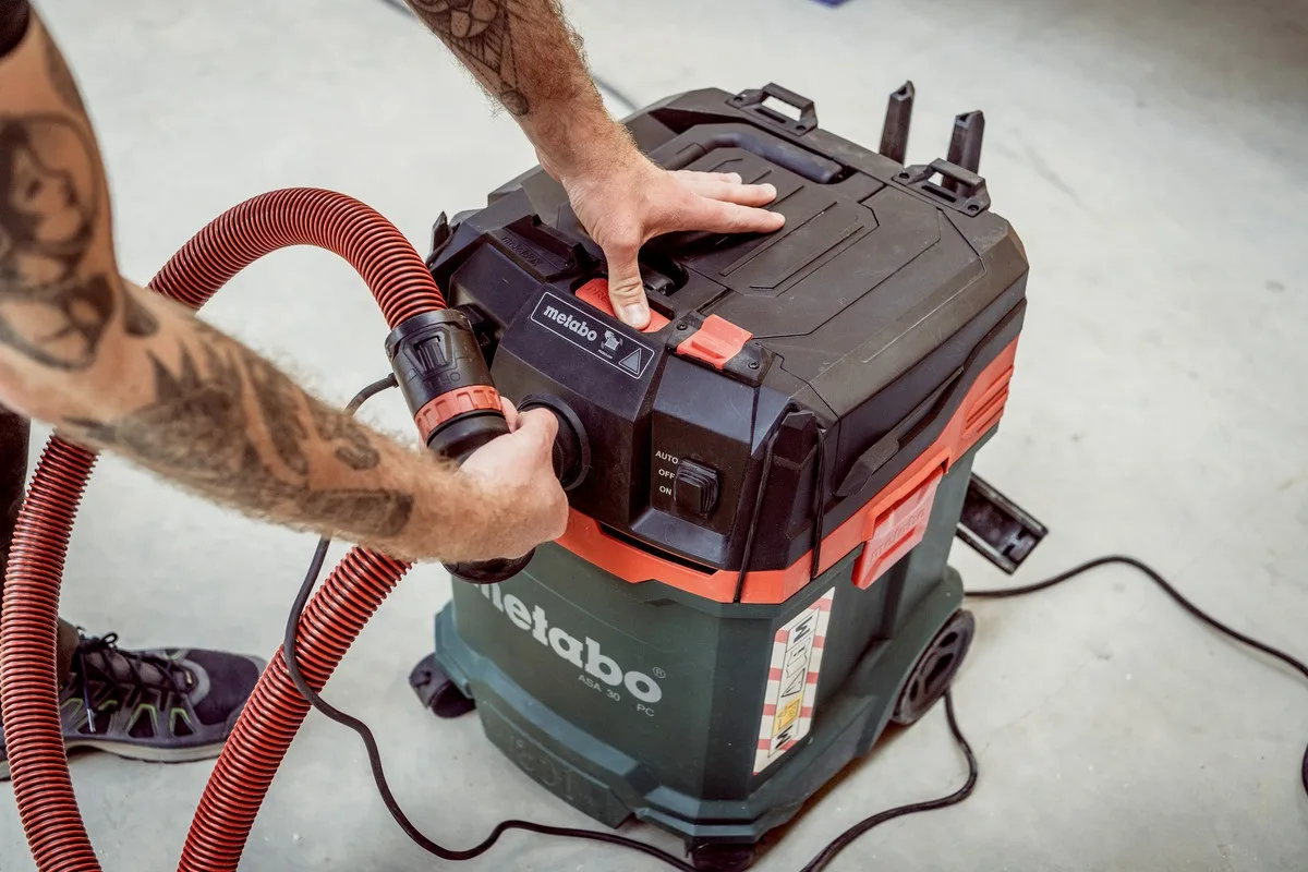 Пилосос професійний Metabo пластиковий контейнер 30л 1200Вт 225мБар 10,8кг