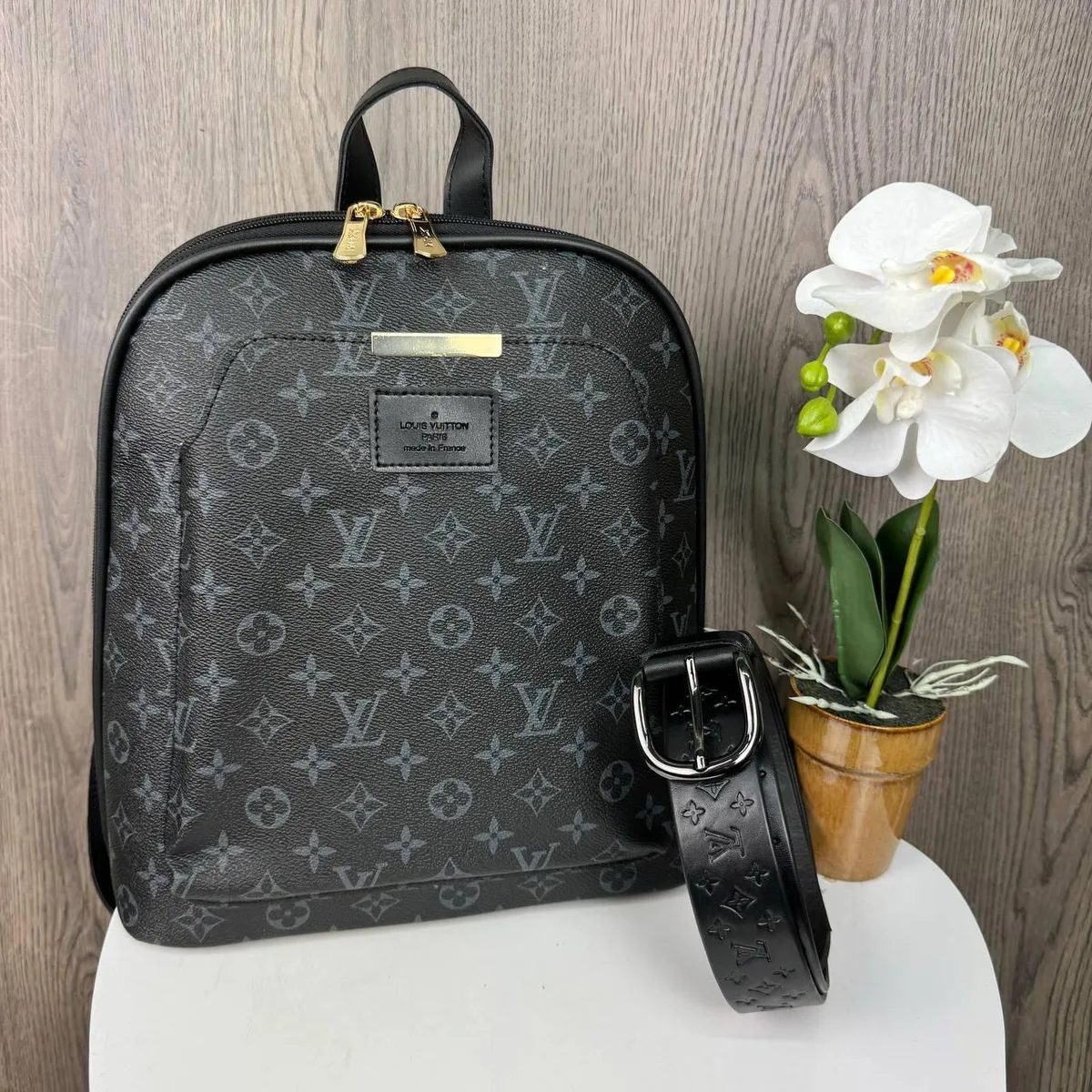 Женский рюкзак-сумка 32x26x12 см экокожа черный классический кожаный ремень