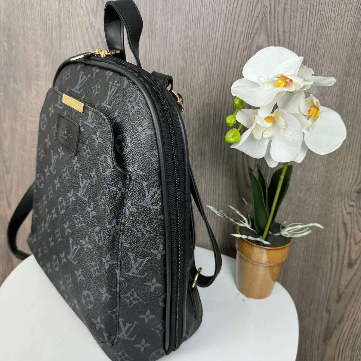 Женский рюкзак-сумка 32x26x12 см экокожа черный классический кожаный ремень