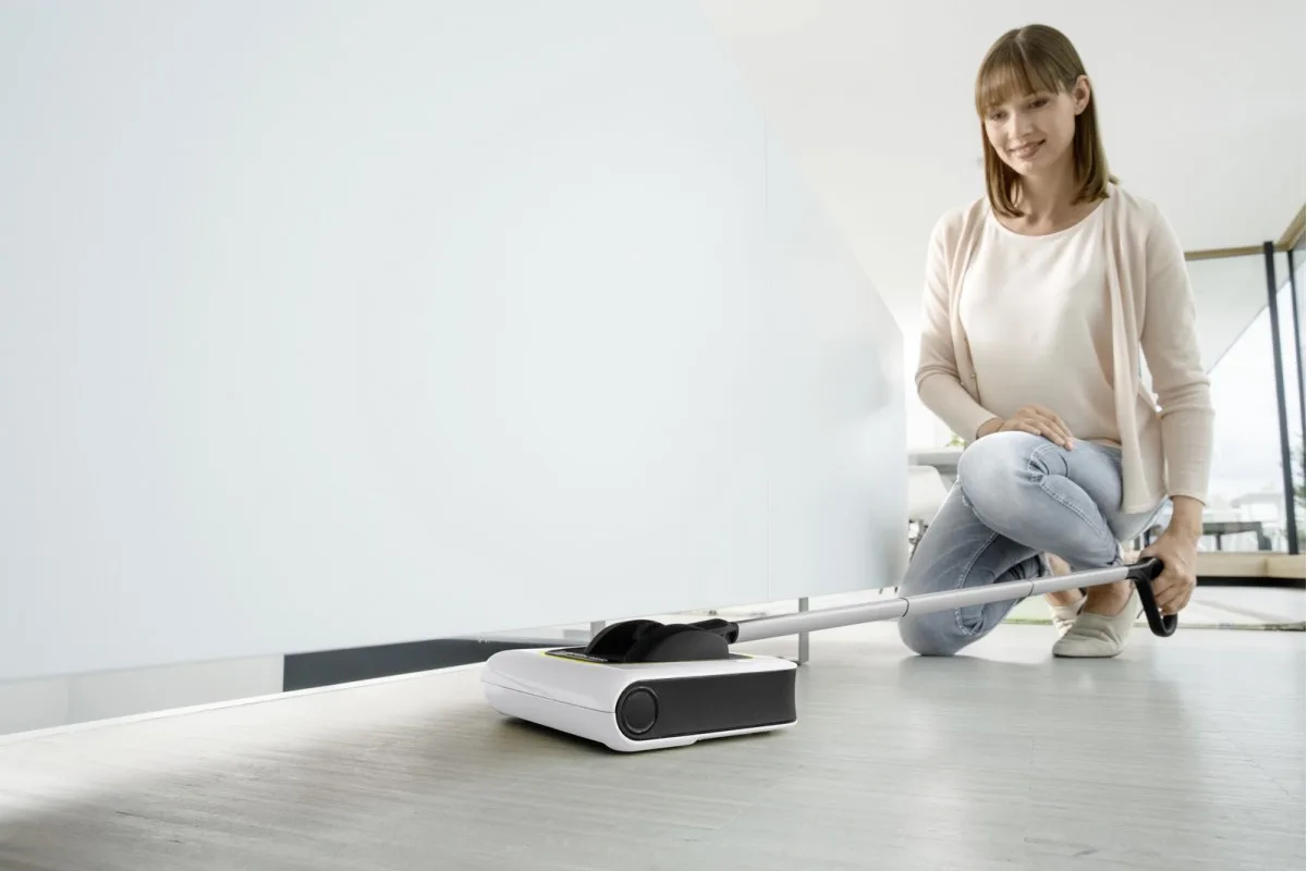 Безпровідний пилосос Karcher KB 5, потужність 20Вт, об'єм контейнера - 0.37л, автономна робота до 30 хвилин, жовто-чорний дизайн.