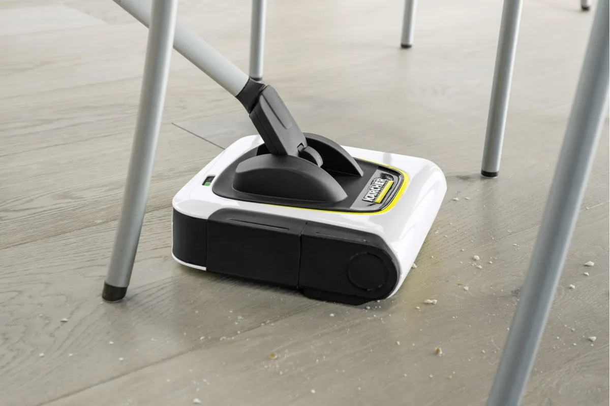 Безпровідний пилосос Karcher KB 5, потужність 20Вт, об'єм контейнера - 0.37л, автономна робота до 30 хвилин, жовто-чорний дизайн.