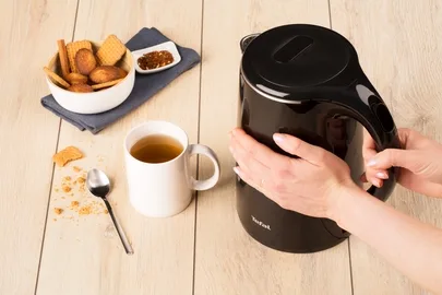 Електрочайник Tefal Safe`tea 1.7л, Strix, пластиковий, чорний глянцевий.