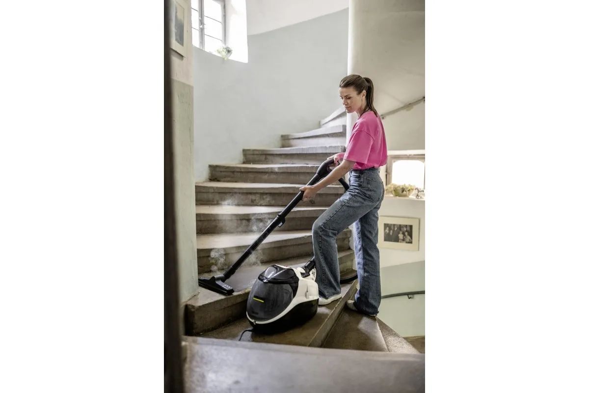Паровий очиститель Karcher SV 7, 2200Вт, вологе прибирання, об'єм води - 0.45л, фільтр HEPA, парова обробка, біло-чорний.