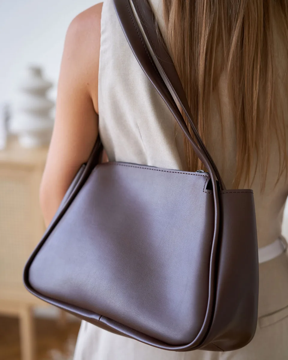 Жіноча сумка Welassie екокожа 30х11х22 см шоколадна