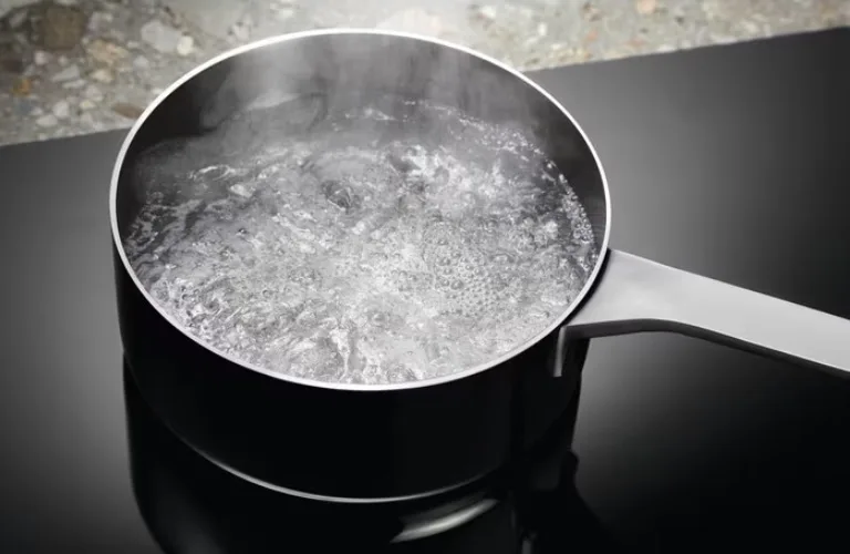 Індукційна варильна панель Electrolux, 30 см, Доміно, чорного кольору.