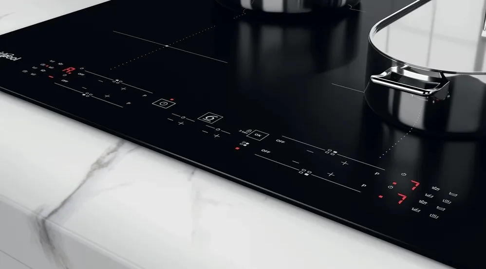Індукційна варильна поверхня Whirlpool, 60 см, з розширеною зоною, чорного кольору.