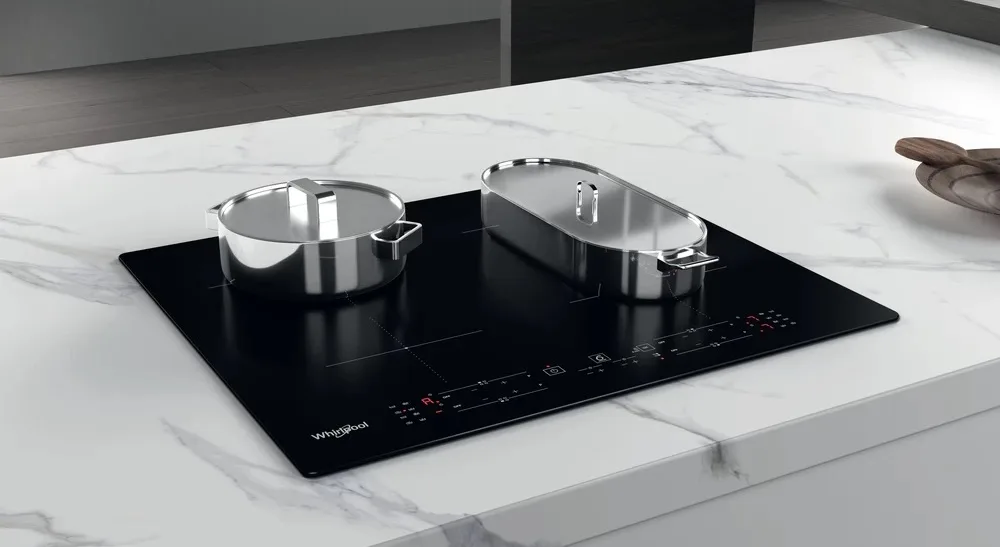 Індукційна варильна поверхня Whirlpool, 60 см, з розширеною зоною, чорного кольору.