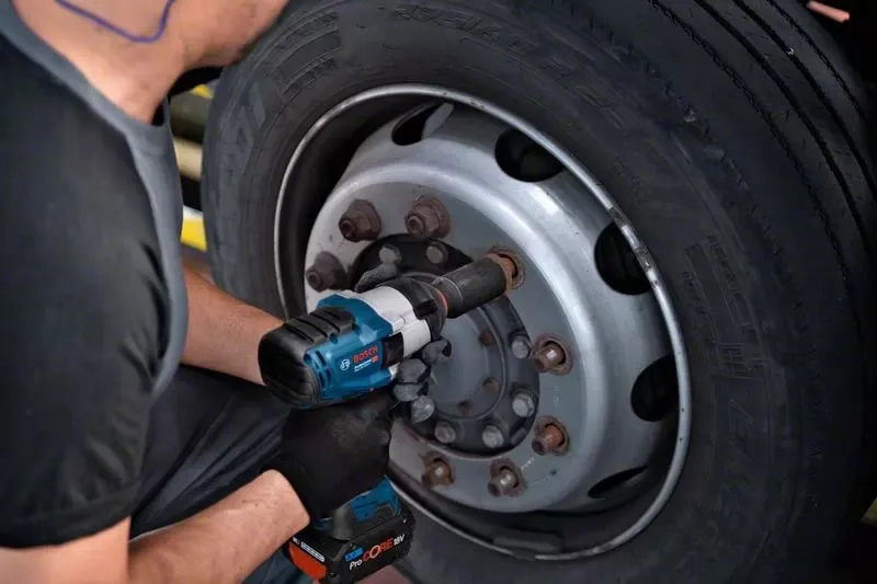 Акумуляторний ударний гайковерт Bosch Professional GDS 18V-1050 H 18В 2x8А·год 1500/1700Нм до 1750об/хв GAL188