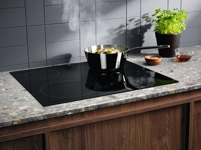 Индукционная варочная панель Electrolux, 60 см, черного цвета