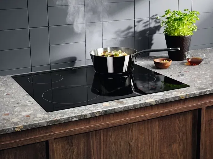 Индукционная варочная панель Electrolux, 60 см, черного цвета