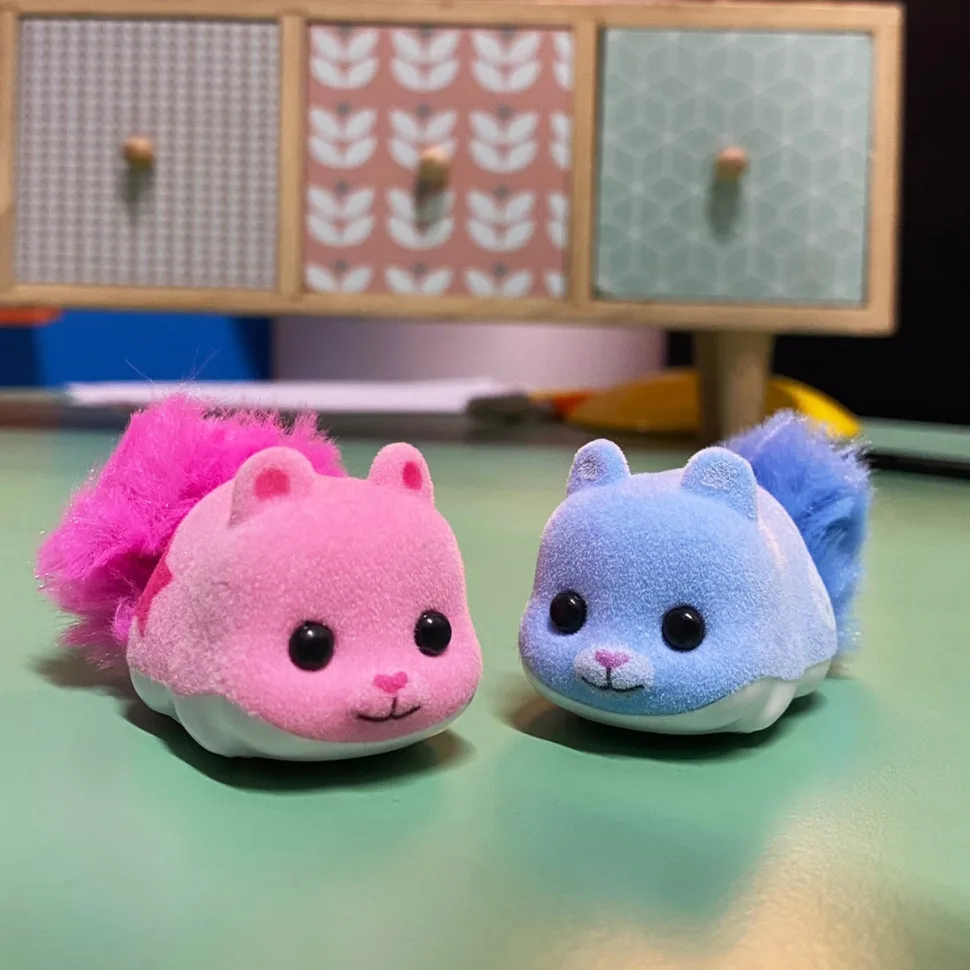 Интерактивная игрушка Happy Tails пушистик 17х9,5х5 см комбинированный разные цвета