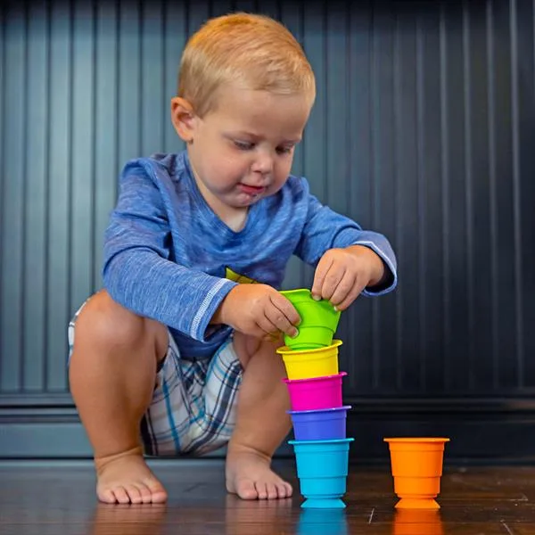 Тактильная игрушка Fat Brain Toys силиконовые чашки 6 шт разноцветные