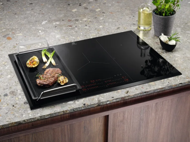 Варочная поверхность Electrolux индукционная 80см черная для кухни с расширенной зоной Hob2Hood
