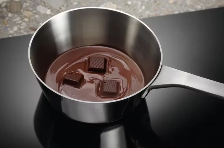 Варочная поверхность Electrolux индукционная 80см черная для кухни с расширенной зоной Hob2Hood