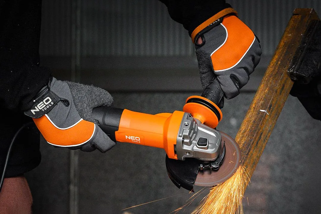 Кутова шліфувальна машина Neo Tools 125 мм, 1000 Вт, 12000 об/хв, 2.0 кг.