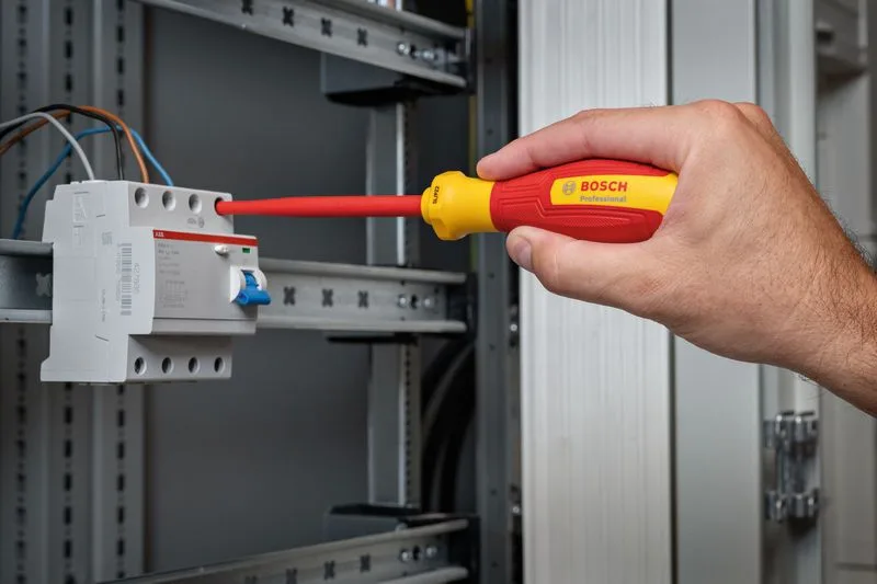 Викрутка Bosch Professional PZ3 125 мм VDE ізоляційна для електрообладнання безпечна ергономічна ручка