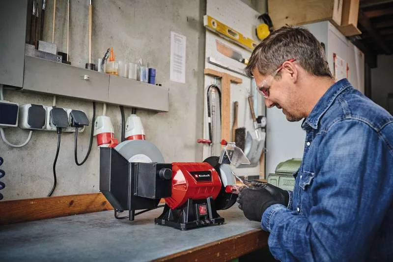 Заточувальний верстат Einhell TC-WD 200/150, 250 Вт, круги 200/150х32 мм, 134-2980 об/хв, вага 9.1 кг.