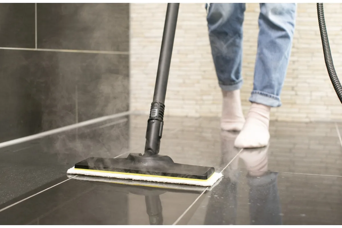 Парова чистка Karcher SC 4 EasyFix Iron, 2000Вт, 800мл, 3.5Бар, з праскою в комплекті, біло-чорний.
