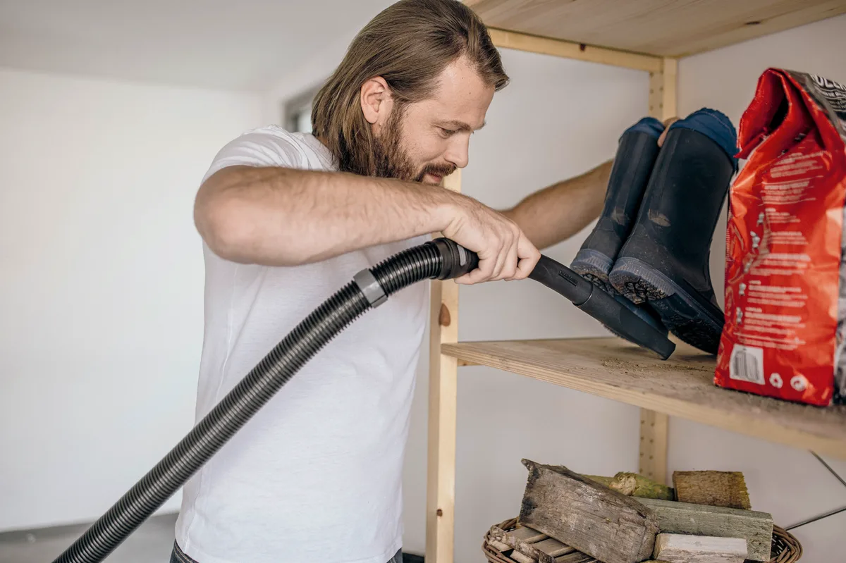 Професійний пилосос Karcher WD 5 S з потужністю 1100 Вт, об'ємом контейнера 25 л та вагою 8.57 кг.