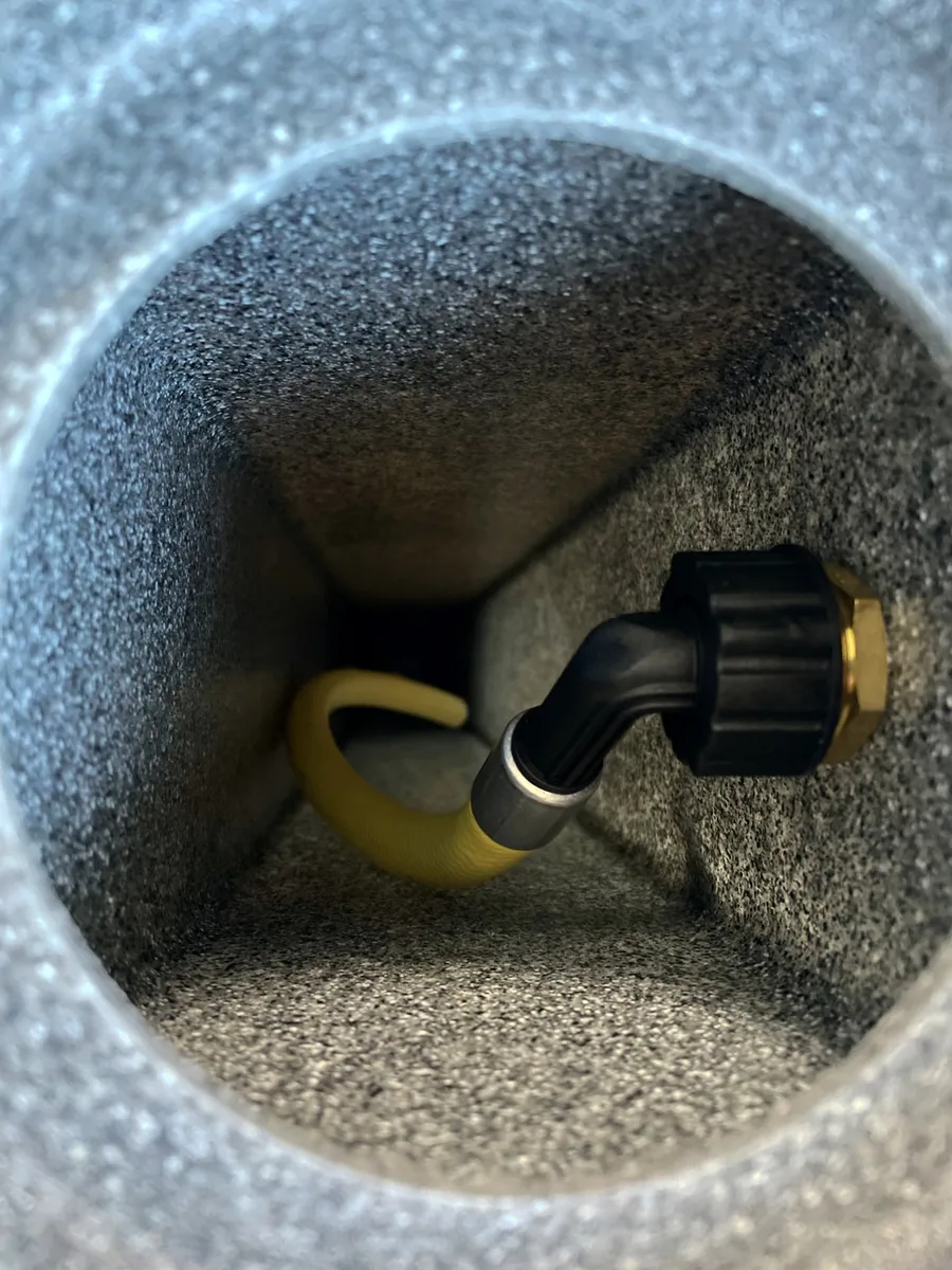 Садова колонка HDPE 90 см антрацит з краном для підключення води