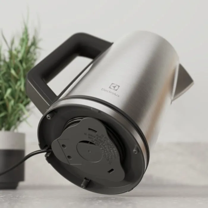 Електрочайник Electrolux 1.7л, Strix, з LED-дисплеєм, металевий корпус, контроль температури, нержавіюча сталь.