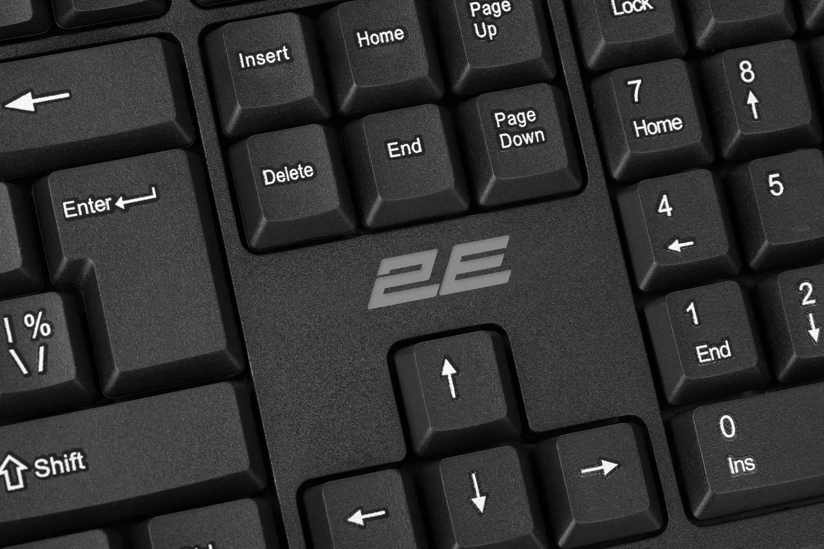 Клавіатура мембранна 2E USB чорна повнорозмірна 104 клавіші