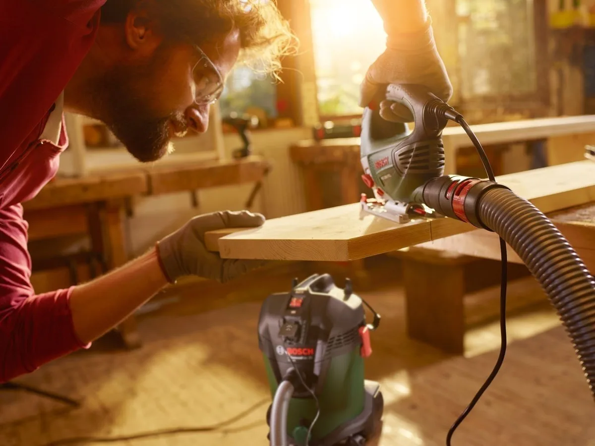Профессиональный пылесос Bosch AdvancedVac 20, мощность 1200 Вт, всасывающая сила 300 Вт, объем контейнера 20 л, вес 76 кг