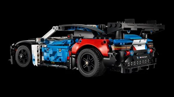 Конструктор LEGO Technic 747 деталей Автомобіль для перегонів BMW M4 GT3 EVO