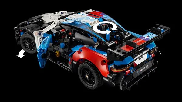 Конструктор LEGO Technic 747 деталей Автомобіль для перегонів BMW M4 GT3 EVO