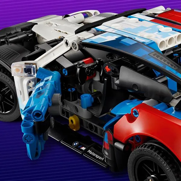 Конструктор LEGO Technic 747 деталей Автомобіль для перегонів BMW M4 GT3 EVO