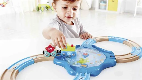 Іграшкова залізниця Hape дерево 24х6х30 см різнокольорова 15 елементів