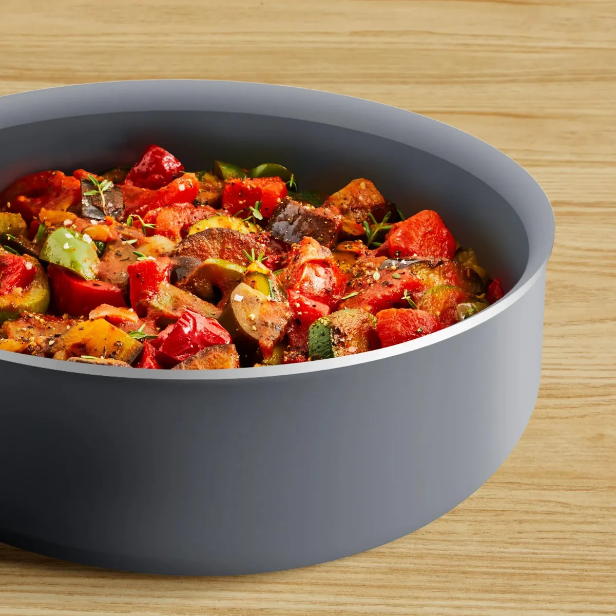 Сковорода Tefal Halo, 24 см, з кришкою, алюмінієва, бакелітова ручка, скляна кришка, сірого кольору.