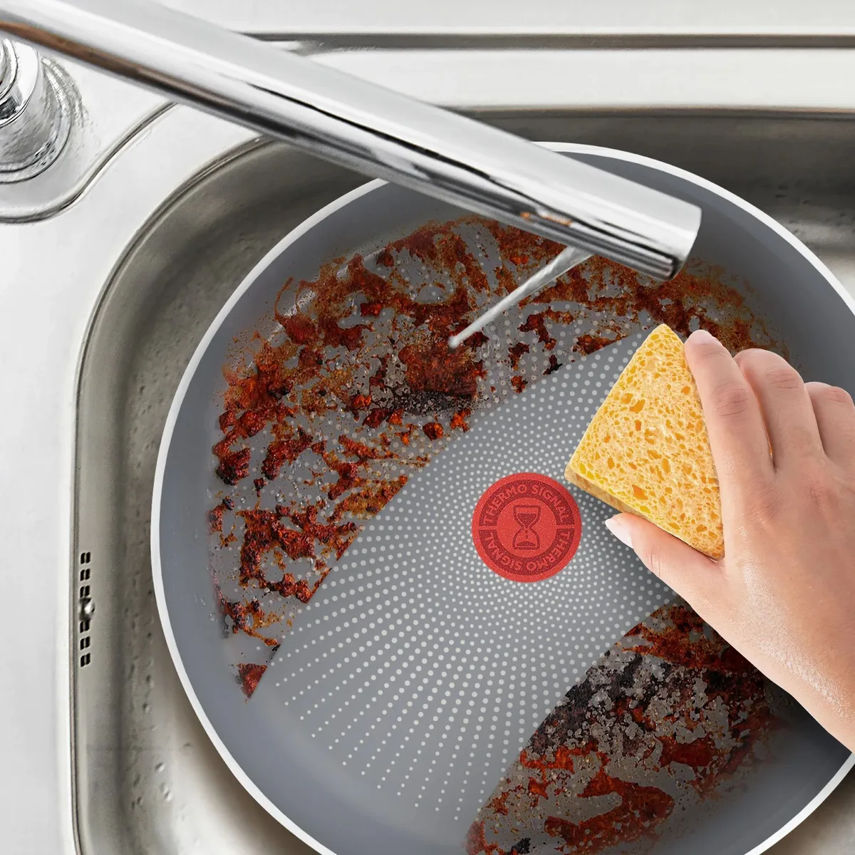 Сковорода Tefal Halo, 24 см, з кришкою, алюмінієва, бакелітова ручка, скляна кришка, сірого кольору.