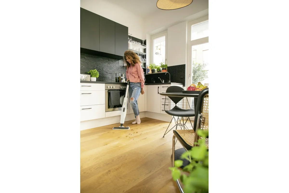 Парова швабра Karcher SC 3 Upright, 1900 Вт, 1000 мл, 3.5 бар, біла - пароочисник для ефективного прибирання.