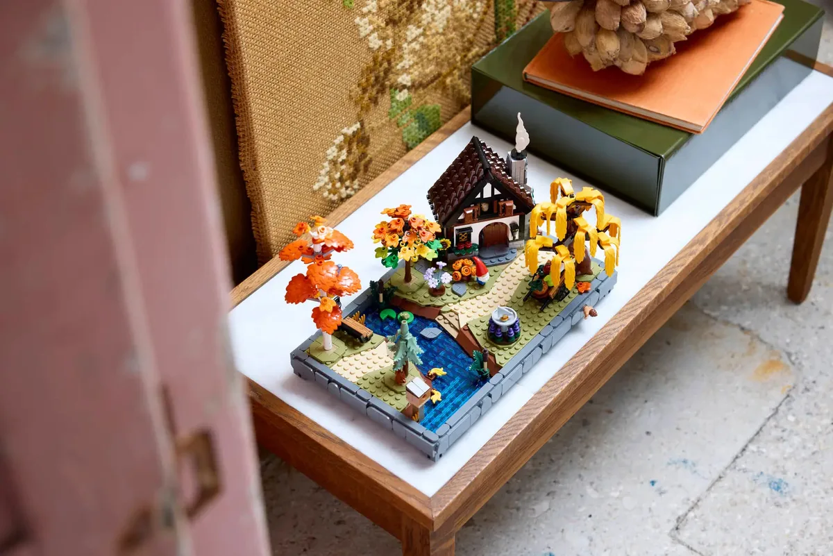 Конструктор LEGO Icons для дорослих 18+ Осінній сад різнокольоровий