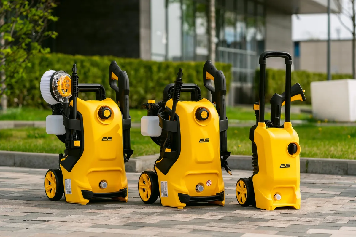 Високотискова мийка 2E AquaClean 175, 2400 Вт, 175 бар, 500 л/год, шланг 10 м, вага 10.35 кг.