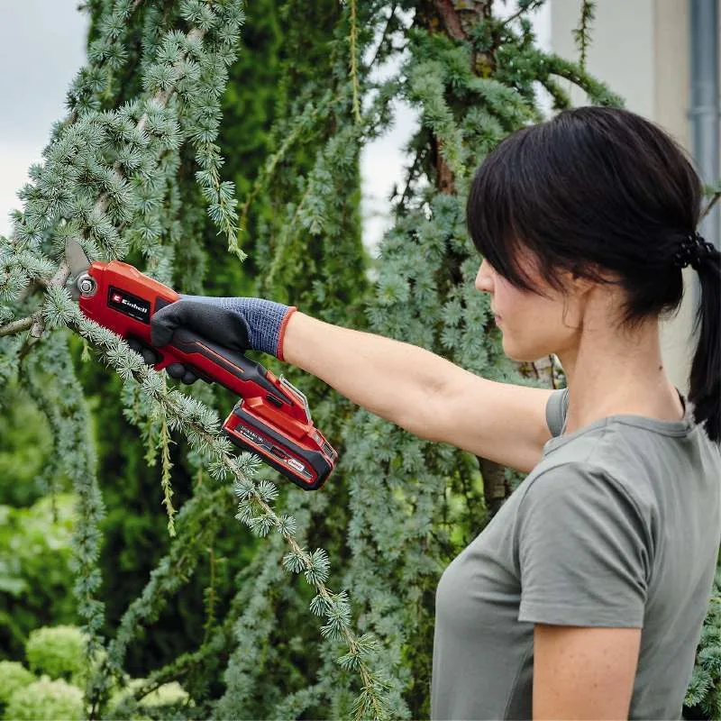 Акумуляторний секатор Einhell GE-LS 18 Li-Solo 18В PXC для гілок до 28 мм, вага 0.9 кг, без батареї та зарядного пристрою.