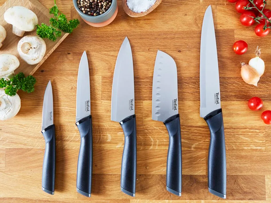 Набір кухонних ножів Tefal Essential, 3 шт, із нержавіючої сталі, пластикові ручки, чорний.
