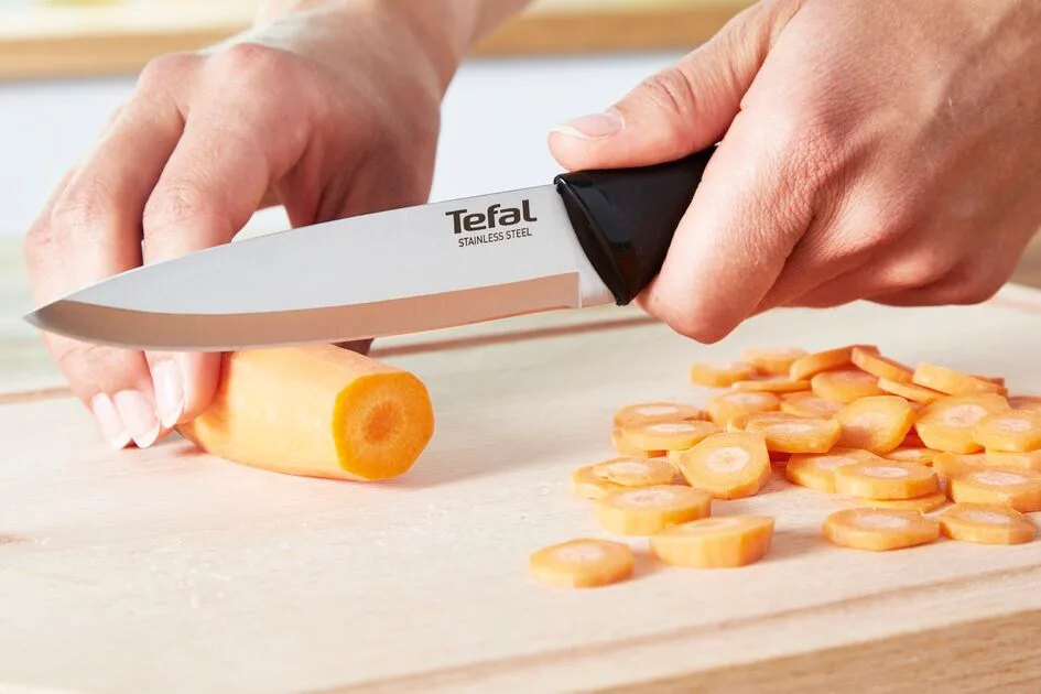 Набір кухонних ножів Tefal Essential, 3 шт, із нержавіючої сталі, пластикові ручки, чорний.