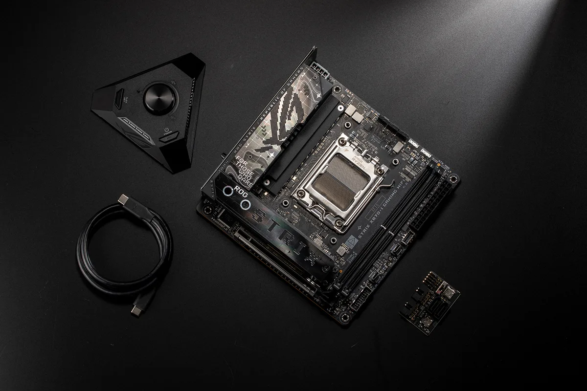 Материнская плата ASUS ROG STRIX X870-I GAMING WIFI sAM5 X870 2xDDR5 M.2 HDMI Wi-Fi BT mITX