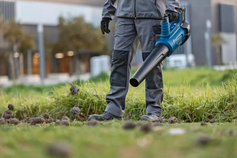 Акумуляторний садовий повітродув Bosch Professional AdvancedLeafBlower 18В-750, швидкість 198 км/год, вага 2.8 кг, без акумулятора
