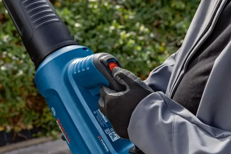 Акумуляторний садовий повітродув Bosch Professional AdvancedLeafBlower 18В-750, швидкість 198 км/год, вага 2.8 кг, без акумулятора