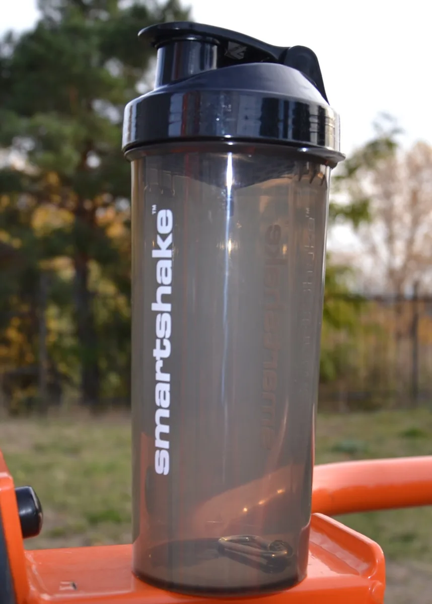 Шейкер спортивний SmartShake пластик 1000 мл чорний