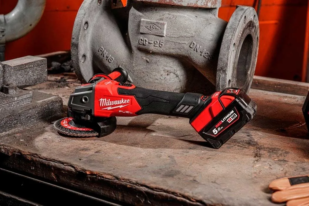 Акумуляторна кутова шліфмашина Milwaukee M18 FSAGV125XB-0X, 125 мм, 18 В, 85000 об/хв, 2.7 кг, в кейсі без батареї та зарядного пр