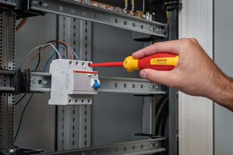 Отвертки Bosch Professional VDE 7шт изолированные для электромонтажа тестер напряжения плоские TX