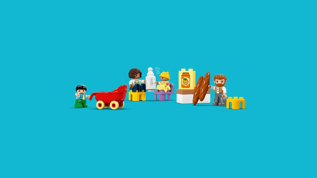 Конструктор LEGO DUPLO Town Сучасний родинний будинок із фігурками